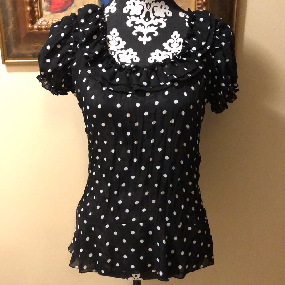 S.L.B. Black & White round ruffle collar, short sleeves crinkle polka dot top